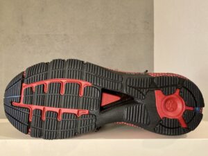 アンダーアーマー・ホバー マキナ2